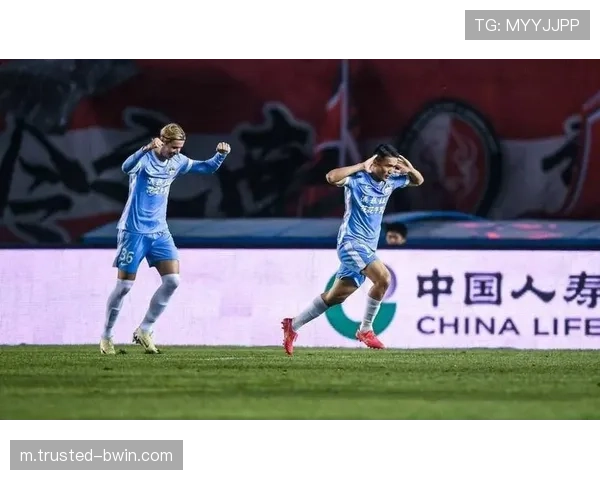 河南队钟义浩迈达纳上下半场各入一球 客场两球领先奠定爆冷取胜坚实基础